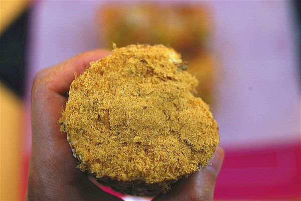 葱香肉松面包卷