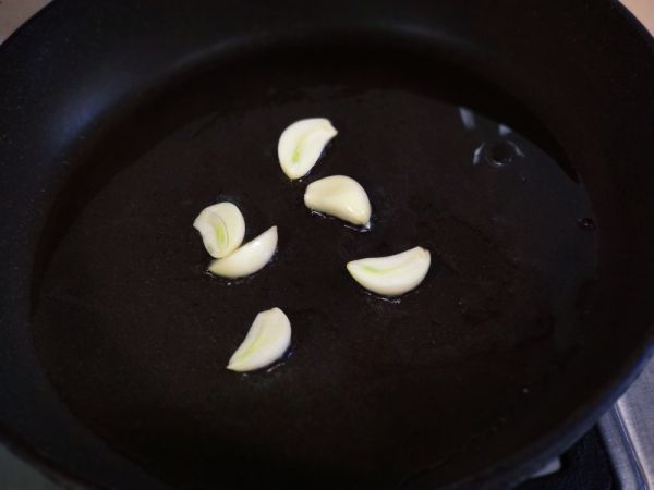 榄菜肉沫豆角盖浇饭