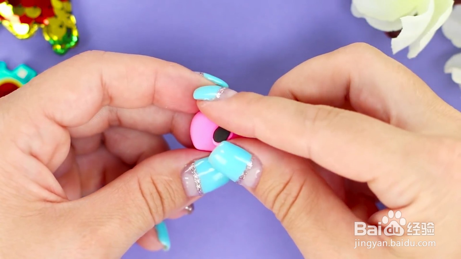 如何给惊喜娃娃制作漂亮的迷你相机?