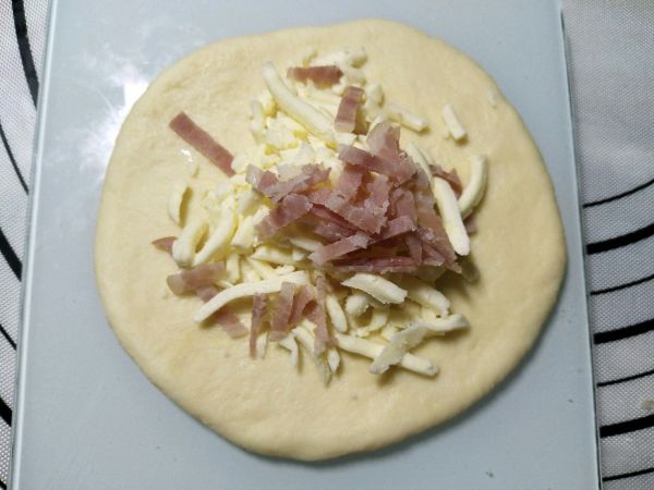 熔岩芝士小面包