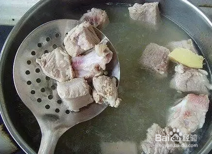 如何做一份色泽诱人的糖醋排骨！