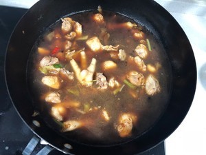 制作美味的红烧鸡块