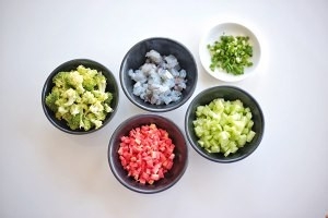 教你做出番茄时蔬鲜虾面