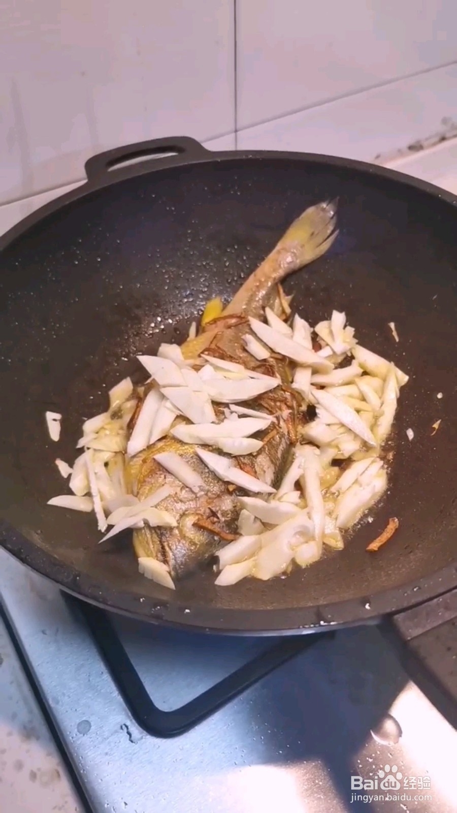 春笋炖黄鱼的做法