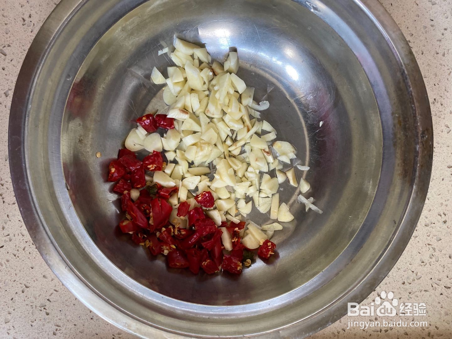 青椒炒腊肠的做法