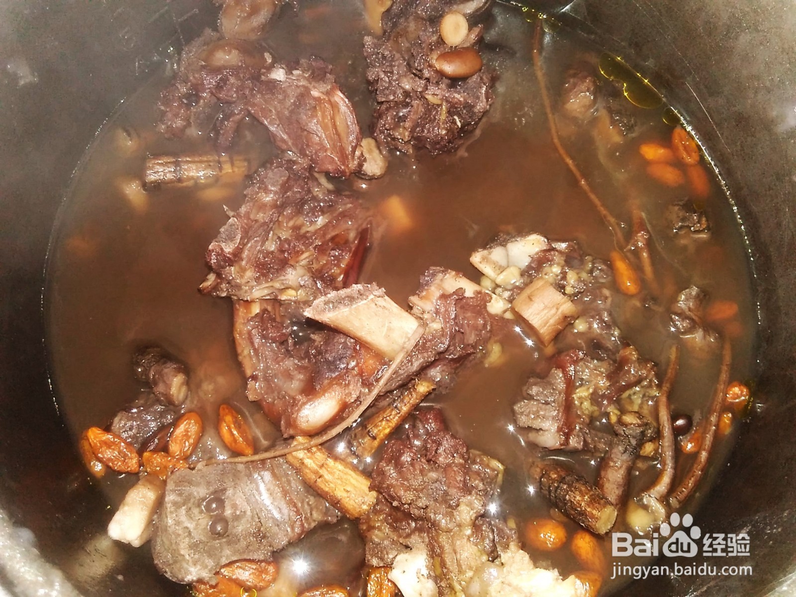 黑豆煲牛骨汤的家常做法