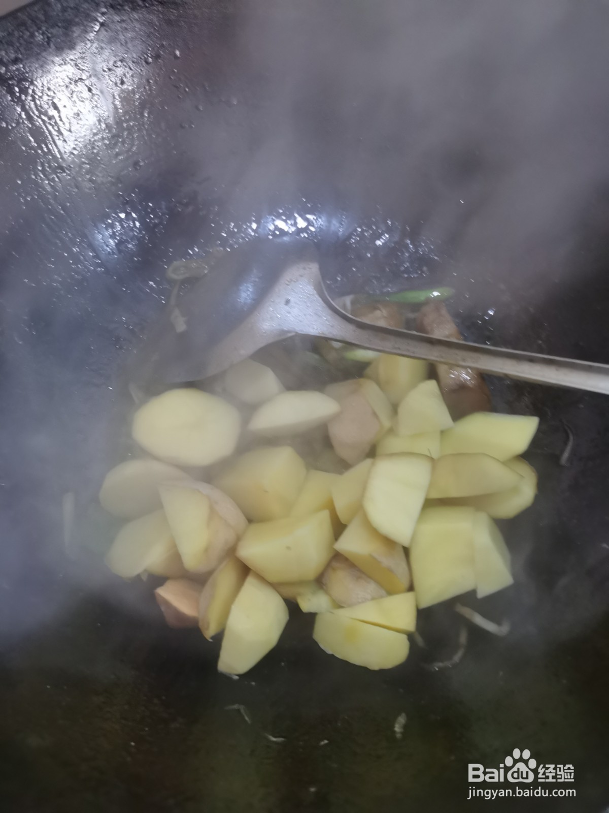 家常菜土豆炖五花肉