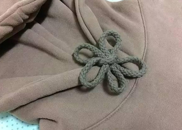 卫衣绳子太长怎样收短