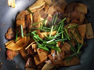 冬笋炒腊肉怎么做