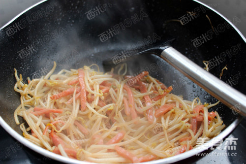 火腿炒豆芽的做法