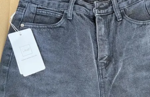 闲鱼上卖条裤子,顾客说小要求退,同意退货吗