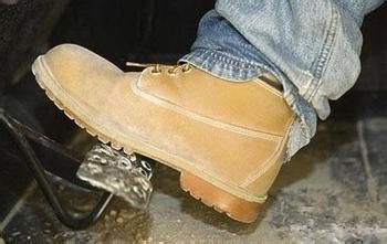 谨记下雨天开车“四不要”