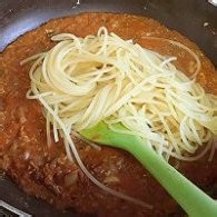 制作番茄沙丁鱼意面