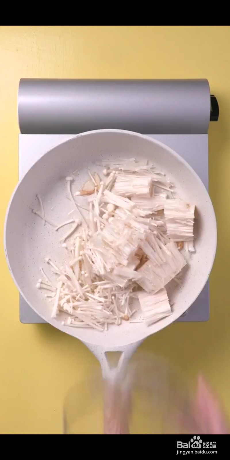 如何做美味的番茄烩金针菇