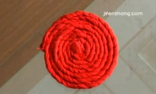 旧物利用系列怎样用废旧T恤做杯垫