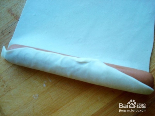 如何做美味的饺子皮卷火腿肠