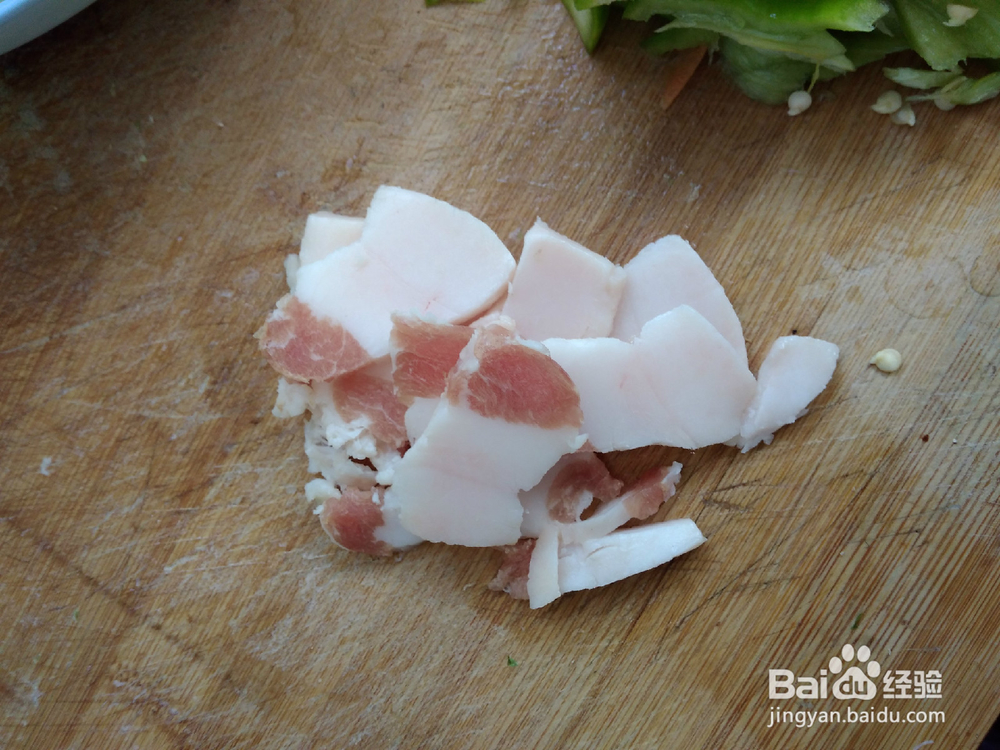 猪肉炒洋葱、尖椒、木耳。