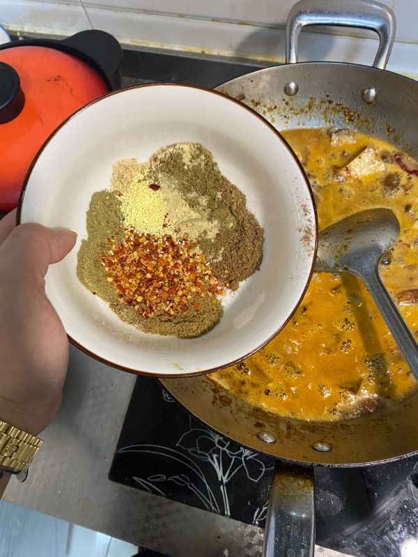 花儿麻辣鸡翅尖