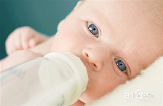 <b>婴儿溢奶的时候怎么办，宝宝经常溢奶怎么办</b>