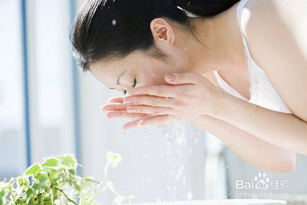 买了抗皱护肤品，要怎么用才能有好效果？