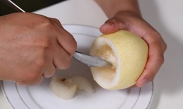 冰糖炖雪梨可不可以用白糖炖雪梨代替