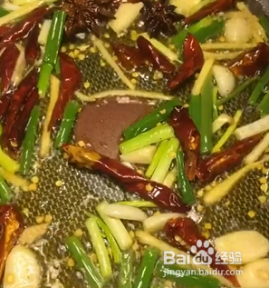 如何做美味红烧带鱼?