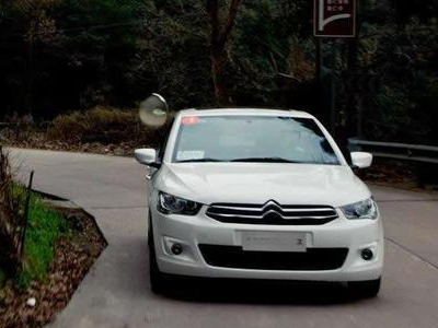 汽车下坡时，可以挂空挡吗﹖