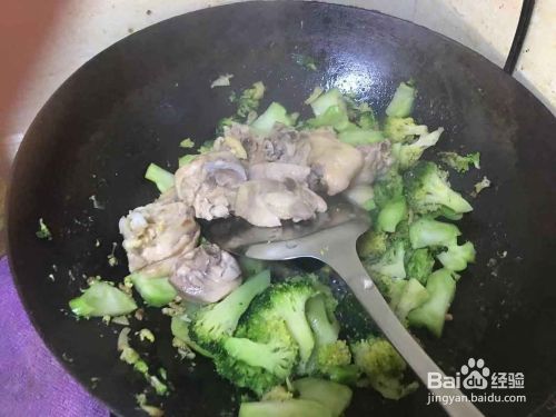 如何制做红烧鸡肉菜花？