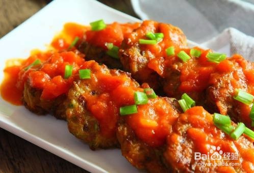 厨房挑战之荤菜茄汁西葫芦猪肉饼怎么做?