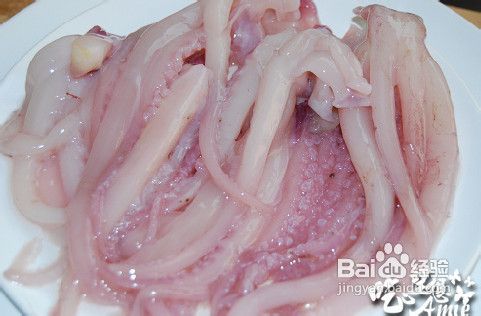 趁凉快赶紧吃点肉，迅速烤鱿鱼