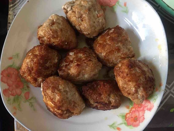 红烧狮子头的做法