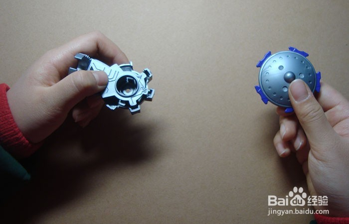 如何教孩子玩积木旋转陀螺