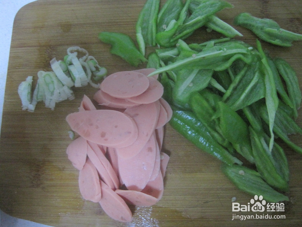 如何做青椒火腿炒鸡蛋