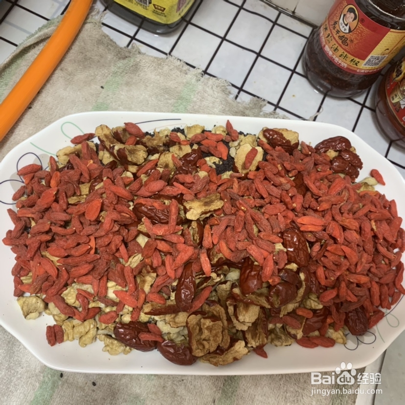 宝宝也爱吃的红枣核桃芝麻糕