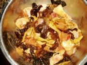 金针木耳蒸鸡肉的做法