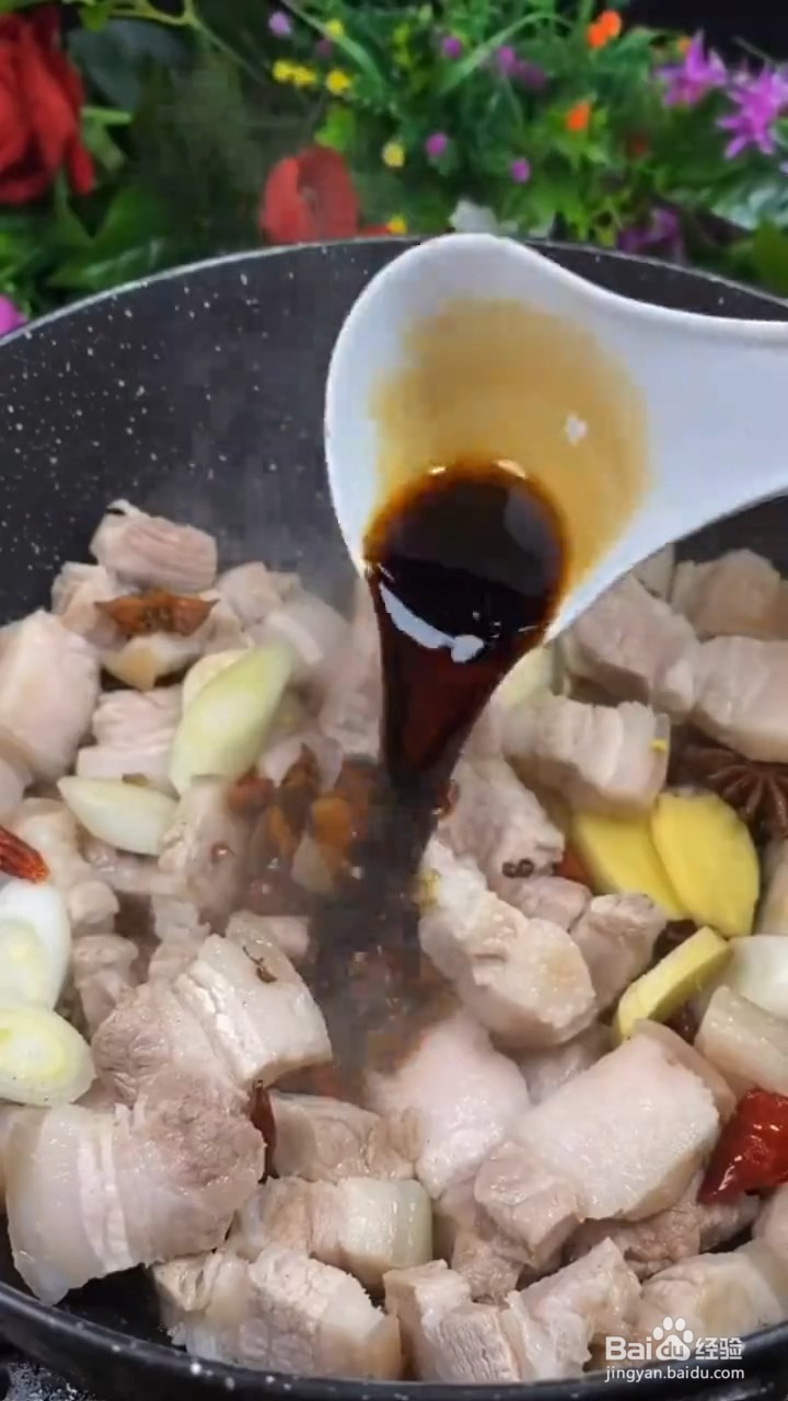 如何自制美味好吃的香辣鹌鹑蛋炖五花肉