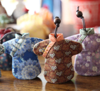 普通包包变潮物 DIY创意手拿包旧物利用教程