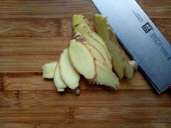 排毒去湿姜枣茶