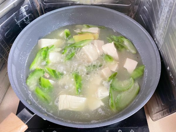 豆腐丝瓜白贝汤