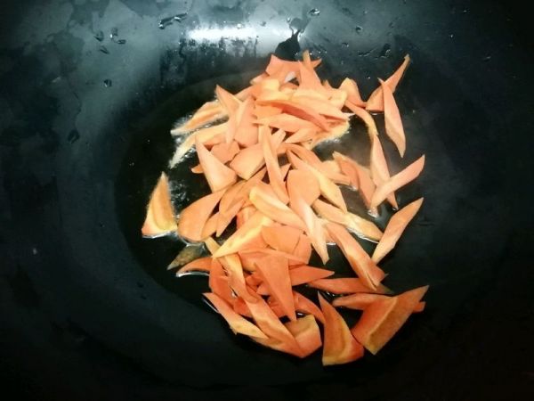牛肉炒青蒜胡萝卜