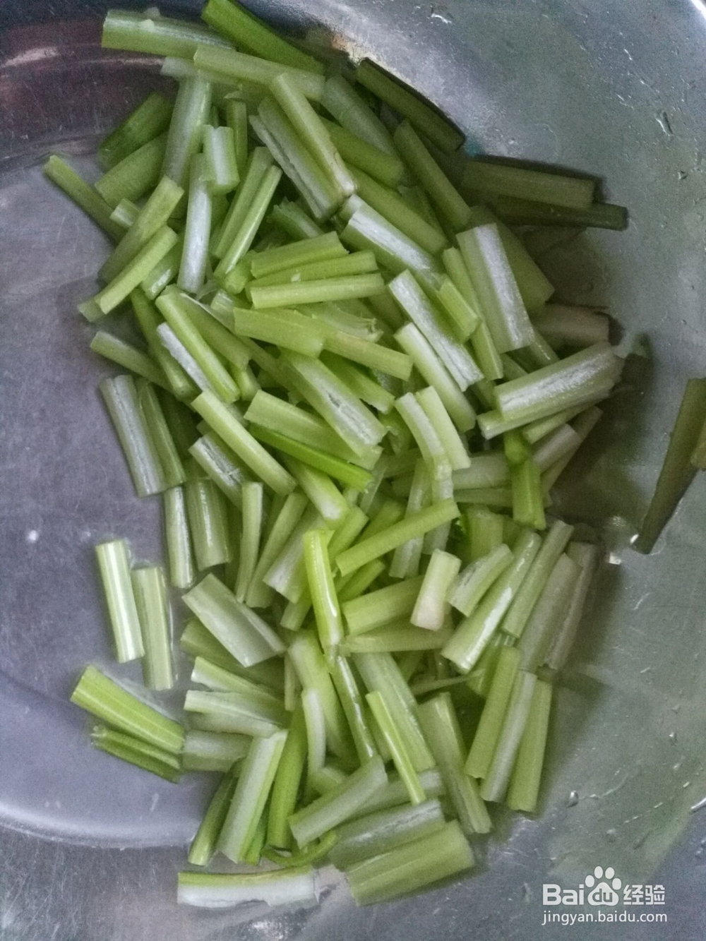 卷饼中的土豆丝芹菜的做法