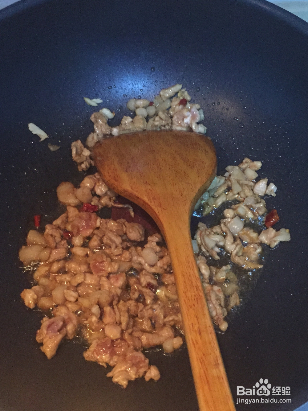 看完就会的肉丁豆干炒毛豆