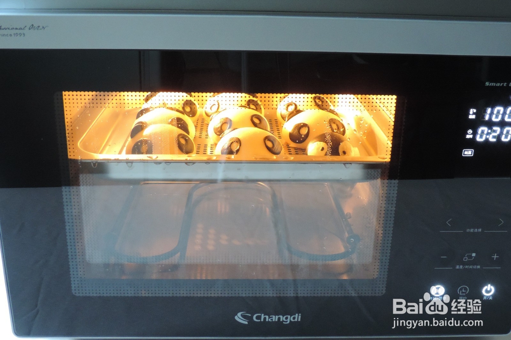 巨可爱熊猫包子