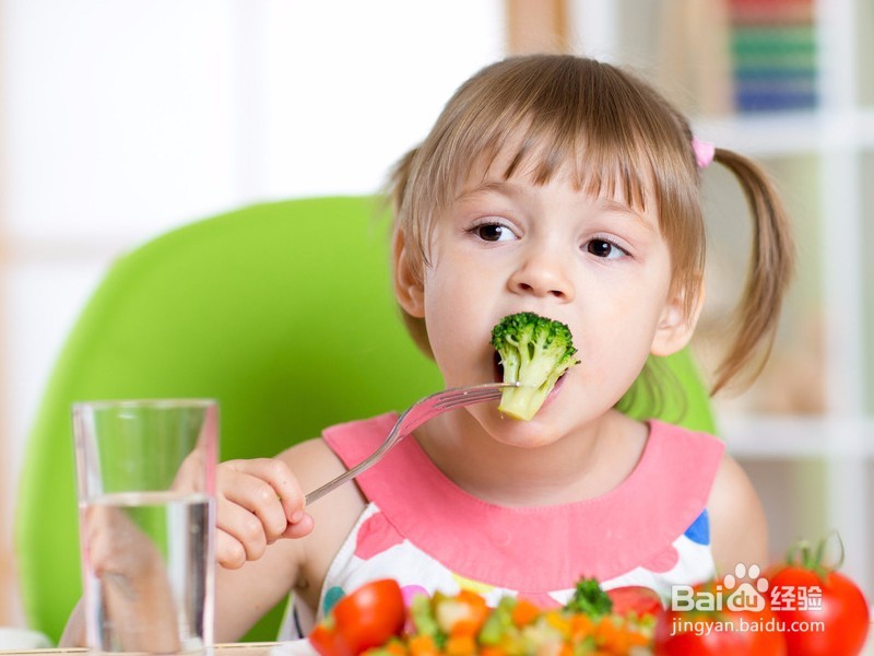 <b>新生儿宝宝几个月开始添加辅食？都添加什么辅食</b>