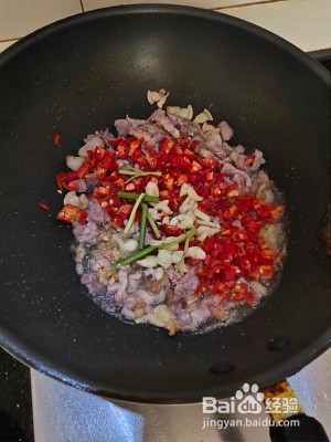 怎么做好吃的香芹炒肉家常下饭菜！