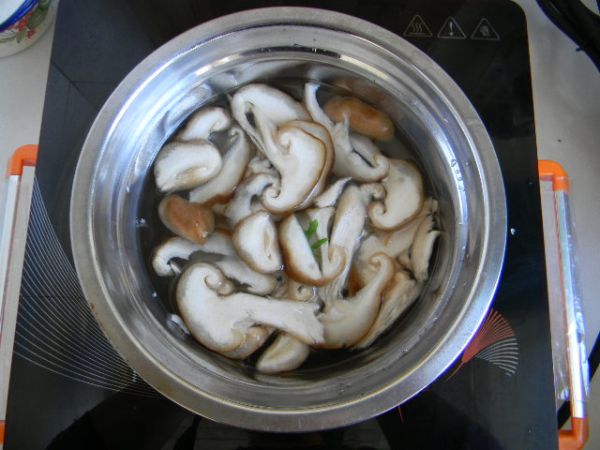 杂蔬鸡蛋疙瘩汤