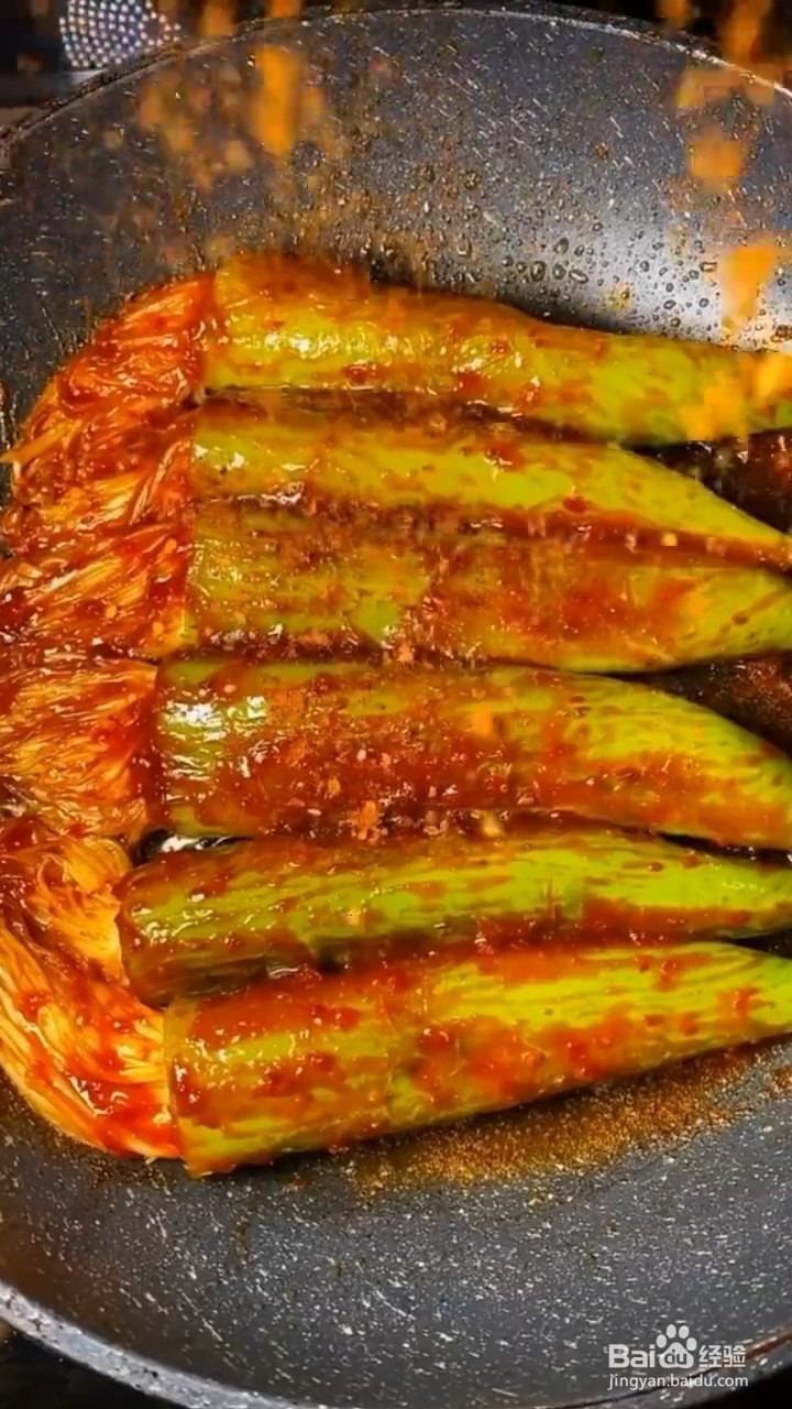 如何自制美味好吃的青椒包金针菇