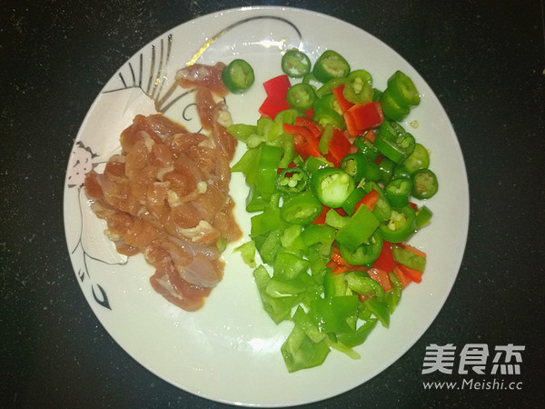 秋葵炒肉的做法