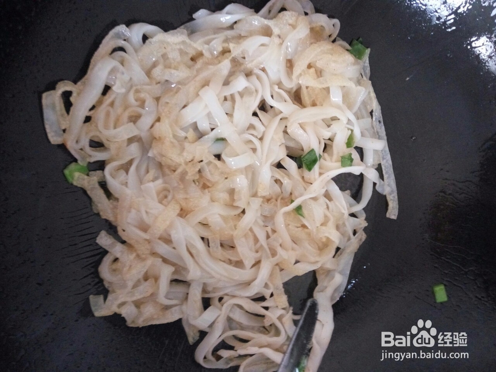 如何在家炒制美味面皮?