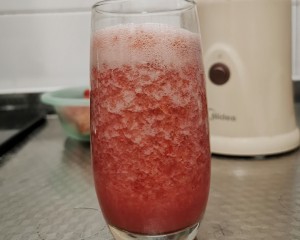 高颜值零负担的手作霸气酸奶草莓的做法